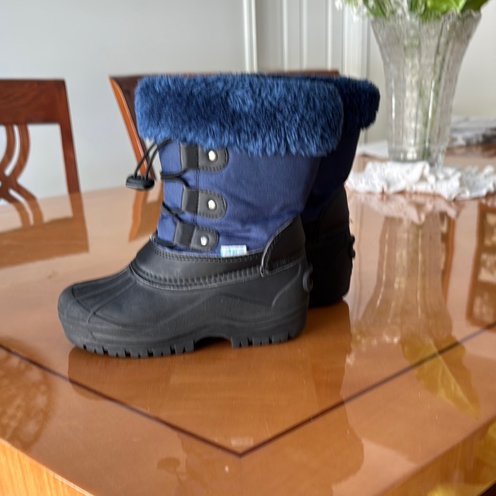 Kids' Navy and Black Winter Boots zoogs size 12